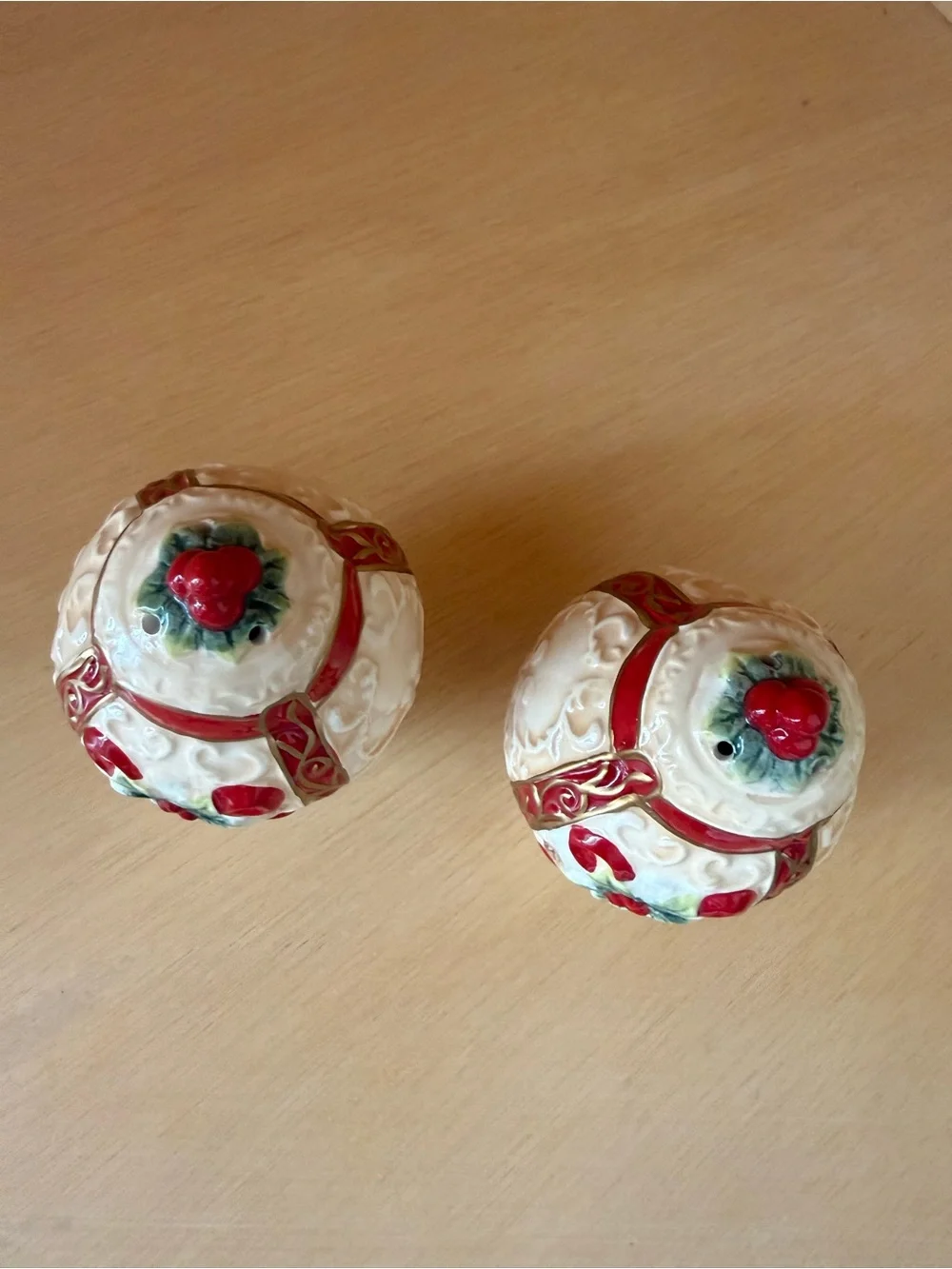 Cosmos Gifts Christmas Poinsettia Salt and Pepper Shakers Ceramic Holiday Decor